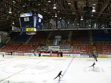 Photographie de l'intérieur de la patinoire