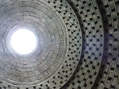 Plafond intérieur du colombier du Château de Kerjean, Finistère.