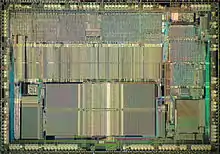 Vue du die du microprocesseur Intel 80486SX.