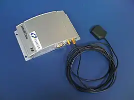 Intellitrac X8, terminal équipé d'un récepteur GPS et d'un modem GSM/GPRS avec emplacement pour carte SIM. Ce modèle possède de nombreuses entrées/sorties analogiques et numériques permettant sa connexion à de nombreux capteurs dans le but d'effectuer de la télérelève de données.