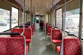 Disposition des sièges identiques sur une motrice de la série 7400 (ex. 6100) du TEC Charleroi.