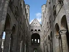 La nef ruinée de l'église abbatiale Notre-Dame de Jumièges en Normandie.