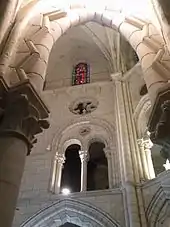 Église Saint-Sulpice de Chars, grandes arcades de l'abside.