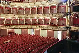 Intérieur du théâtre.