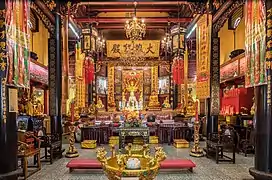 Intérieur du temple taoïste Leong San See à Singapour. Juin 2018.
