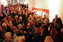 Foule de visiteurs du festival à l'Hôtel de ville de Mannheim.