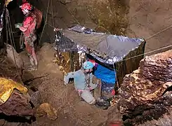 Point chaud vers -300 m dans la Cueva Intimachaï (Leimebamba, Amazonas, Pérou) lors du secours spéléologique de 2014.
