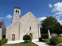 L'église Saint-Laurent et le monument aux morts.