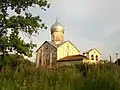 Église vue de loin.