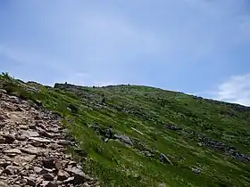 Vue du mont Iō depuis le col de Natsuzawa.