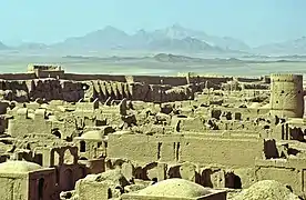 Vue de la vieille ville et du désert depuis la forteresse.