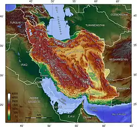 Carte topographique de l'Iran avec le Massif central iranien s'étendant en diagonale du Nord-Ouest au Sud-Est du pays, parallèle aux monts Zagros.