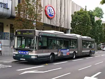 Bus à l'arrêt et terminus Les Halles - Sébastopol.