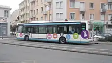 Irisbus Agora Line revêtant la livrée MobiVie