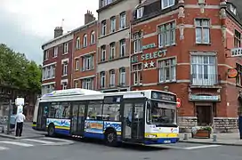 Bus n°437 sur la ligne 3 à l'arrêt Gare.