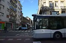  Croisement de bus à Rouen, entre site propre et site banalisé.