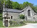 La chapelle Notre-Dame-de-Lorette et le calvaire de Coatnant.