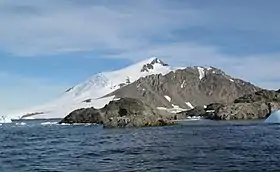 Vue de l’île de la base Base antarctique San Martín