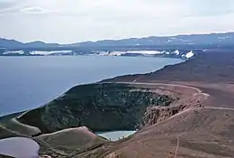 Le cratère Víti au bord de la caldeira de l'Askja, Islande.