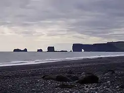 Une plage de sable noir à Vik.