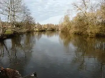 L'Isle près du lieu-dit le Point Noir entre Annesse-et-Beaulieu (à gauche) et Razac-sur-l'Isle.