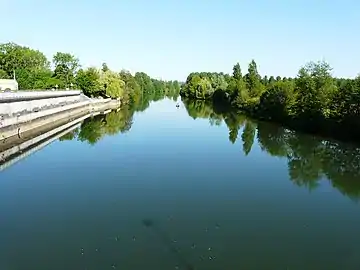 L'Isle en limite de Mussidan à gauche et Saint-Front-de-Pradoux, en rive opposée.