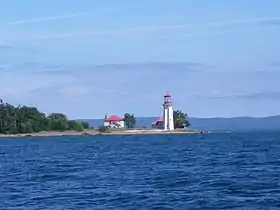 Pointe nord de l'île Parisienne avec son phare