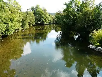 L'Isle à l'est du bourg de Sarliac.