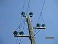 Isolateurs trois pièces scellées sur ligne 20kV.