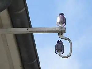 Isolateurs téléphoniques de fabrication verrerie d'Albi, couleur violette.