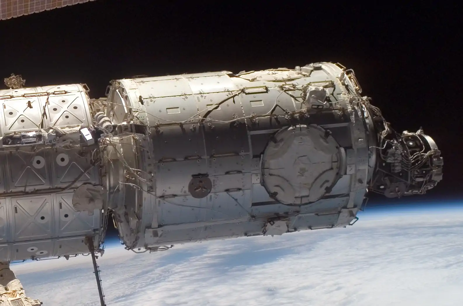 Description de l'image Iss016e012617 (cropped).jpg.