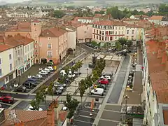 La place de la République (du marché) à Issoire.