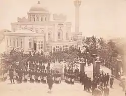 Une cérémonie dans la Mosquée Yıldız Hamidiye, Constantinople.