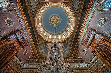 Intérieur vers le haut de la mosquée Yıldız Hamidiye. Octobre 2021.