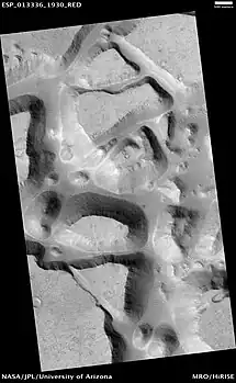 Ister Chaos, vu par HiRISE. L'emplacement est dans le quadrilatère Lunae Palus.