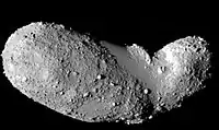 L'astéroïde géocroiseur (25143) Itokawa est un exemple d'agglomérat lâche et de corps binaire à contact.
