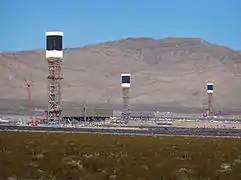 Les 3 chaudières de la centrale solaire d'Ivanpah, le 27 décembre 2012.