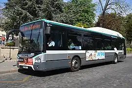 Autobus standard(Iveco Urbanway 12 Hybride de la RATP).