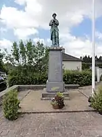 Poilu au repos (monument aux morts)