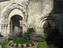 Portail de l'ancienne abbaye