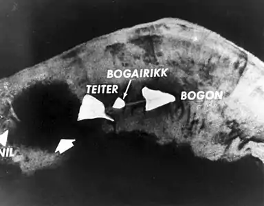 L'atoll d'Eniwetok, après l'essai Mike. L'îlot Elugelab a disparu.