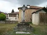 Une croix monumentale celtique