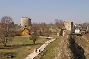 Dans l'enceinte de la forteresse