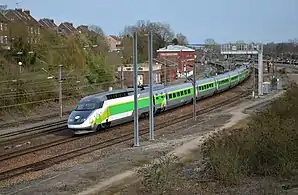 Rame TGV Réseau 4551, traversant la gare de Longueau, en avril 2016.
