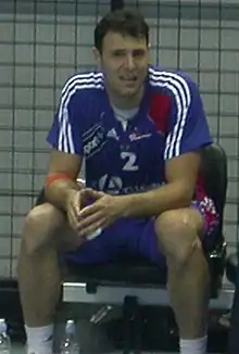 Jérôme Fernandez, assis.