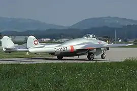 Un DH-110 Vampire dans ses derniers jours de service à Dübendorf en 1990.