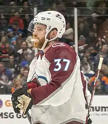 Description de l'image J.T. Compher with the Avalanche vs Islanders on January 6, 2020 (Quintin Soloviev).jpg.