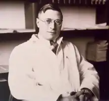 Description de l'image J. B. Collip in his office at McGill University ca. 1930.png.