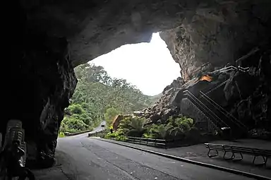 L’arche de Jenolan caves, Nouvelle-Galles du Sud, est l’une des nombreuses voies d’accès.