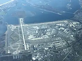 Vue aérienne de l'aéroport en 2018.